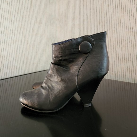 Black Side Zip Booties Size 9 - Picture 2 of 3